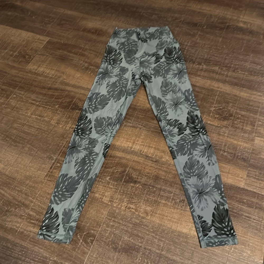 Aerie Chill Play Move, Barely worn, Size Small
